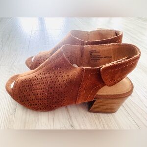 Elegant Tan Suede Open-Toe Mules